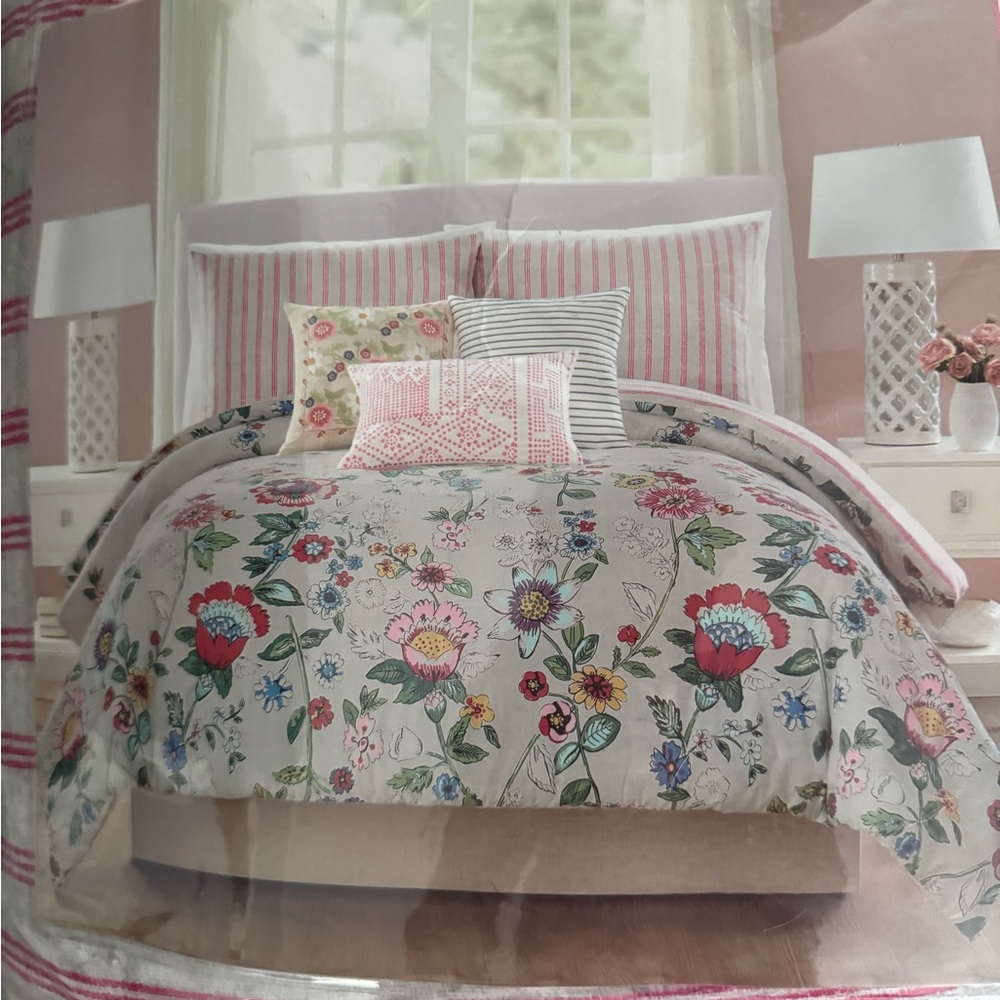 Floral Bedding Set with Striped Accents